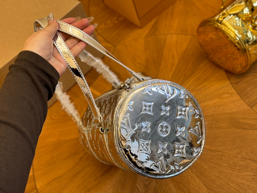 Louis new arrival men and women bag size : 30*15cm