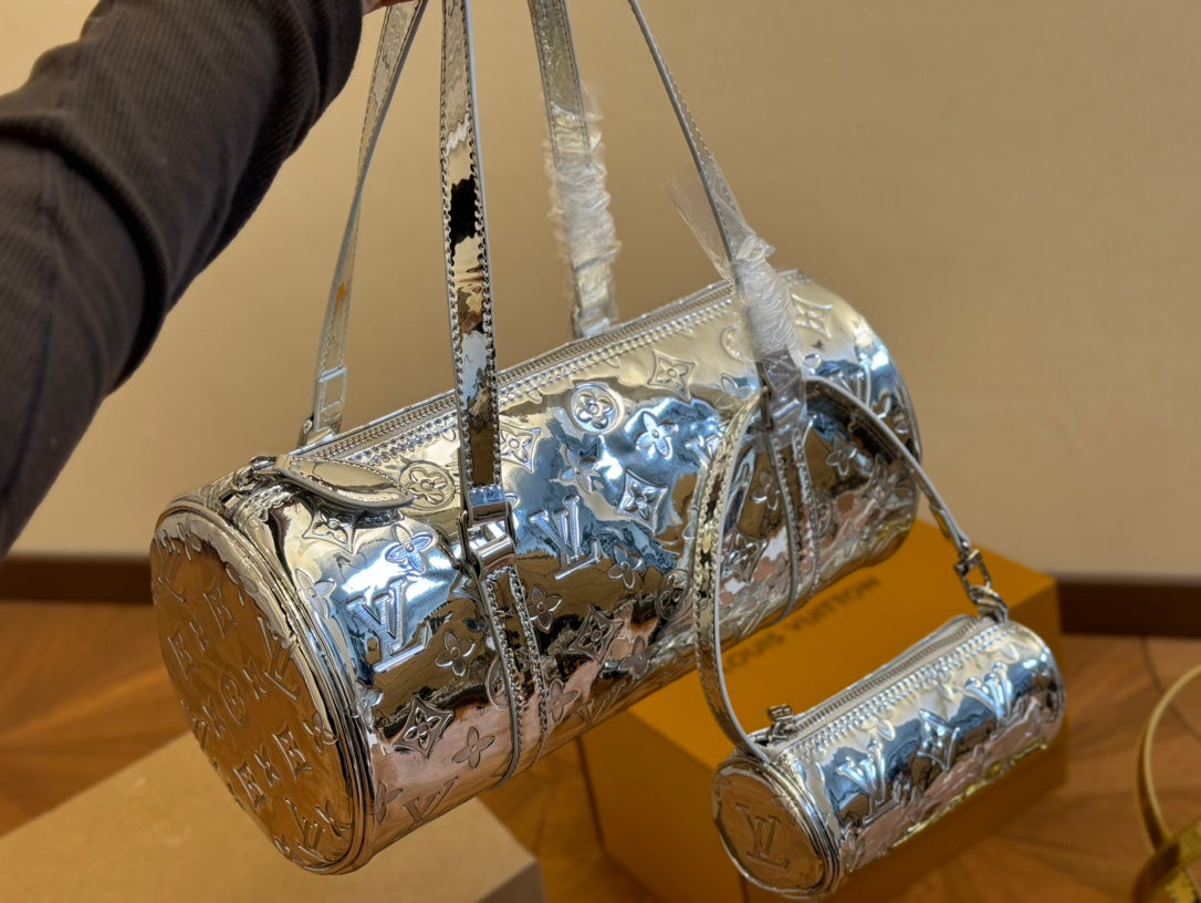 Louis new arrival men and women bag size : 30*15cm