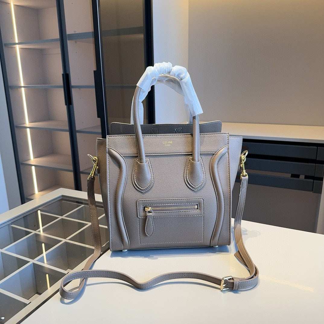 Ce new arrival tote bag size : 26 cm