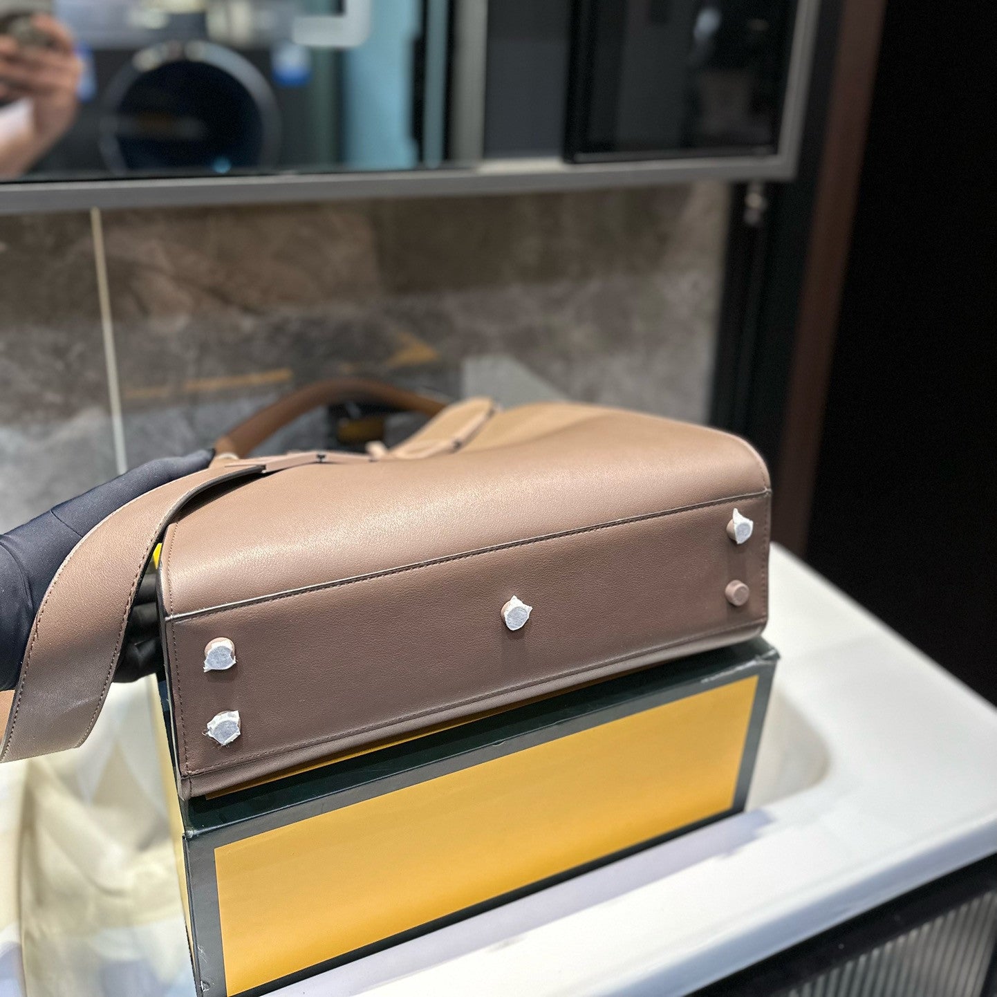 FEN Peekaboo new arrival tote bag size : 32*26 cm