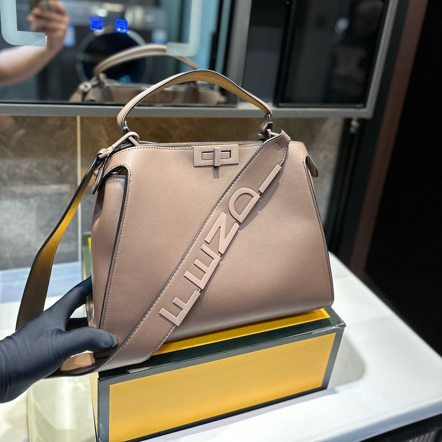 FEN Peekaboo new arrival tote bag size : 32*26 cm