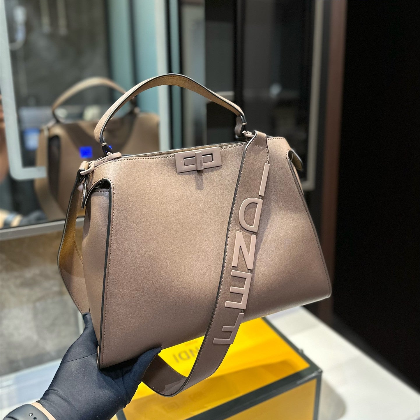 FEN Peekaboo new arrival tote bag size : 32*26 cm