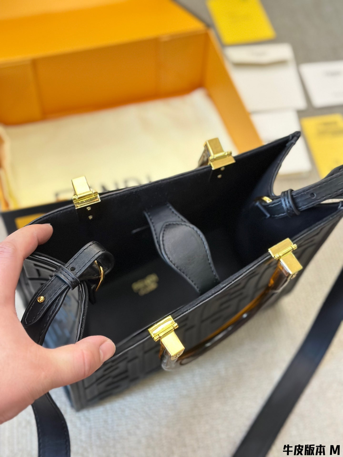 fen peekabo new arrival tote bag small size : 25*25 cm