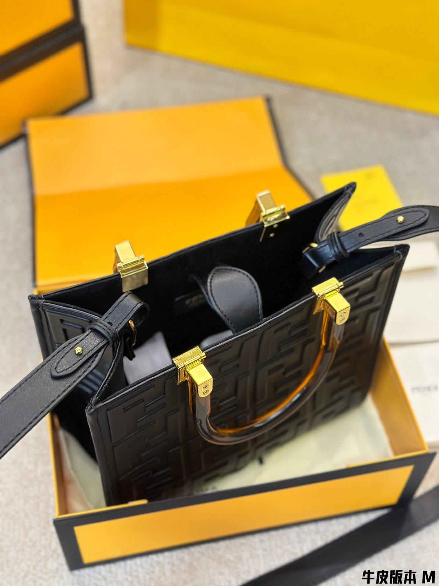 fen peekabo new arrival tote bag small size : 25*25 cm