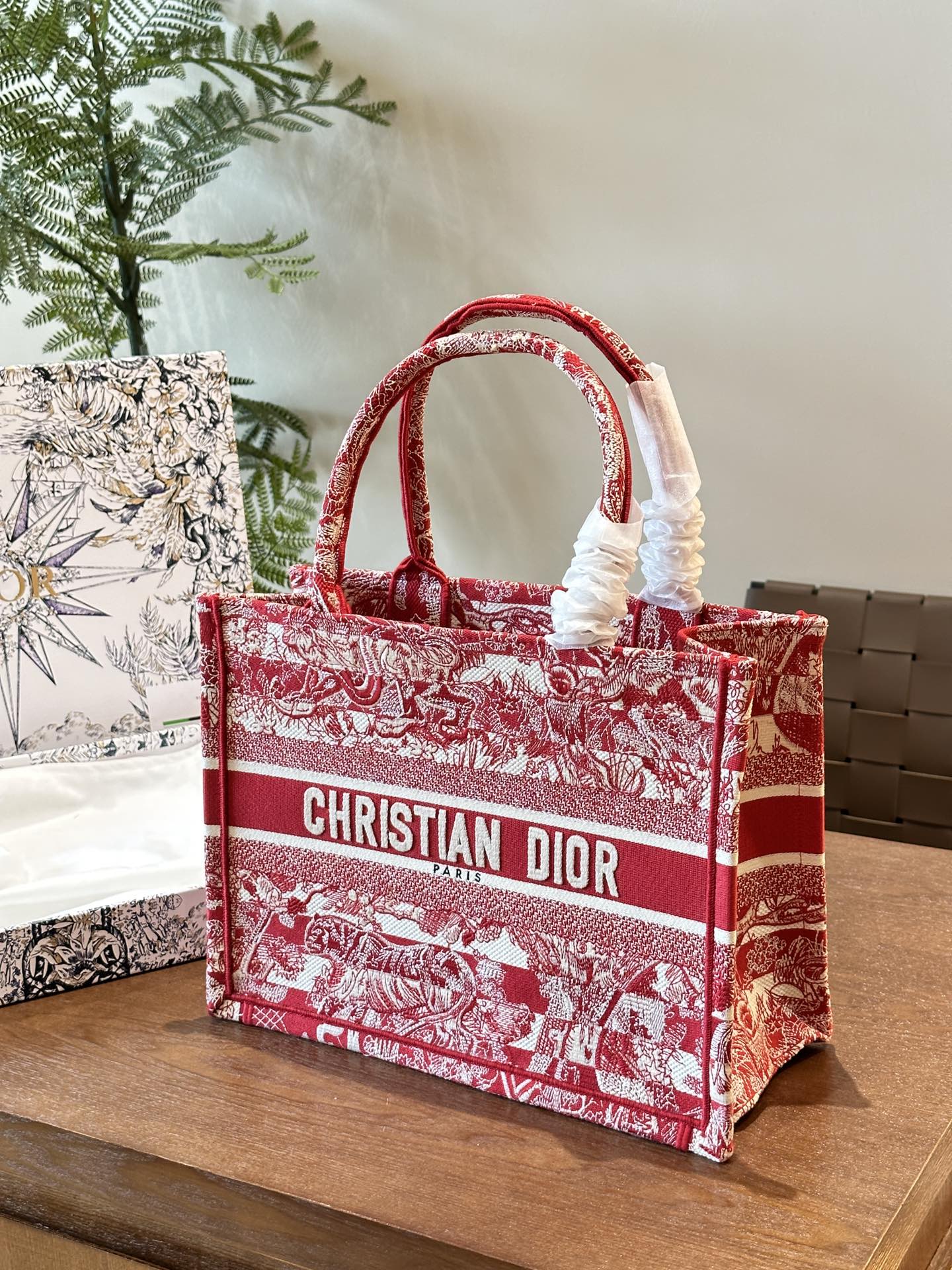 D new arrival tote bag size : 36 cm