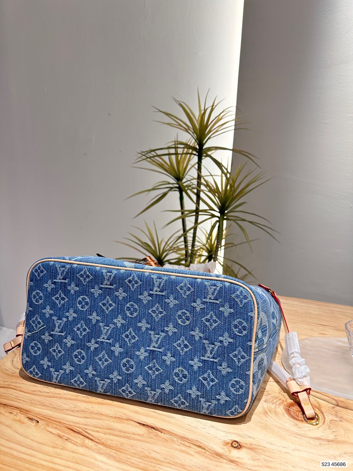 Louis new arrival denim neverfull tote bag size; 33 * 29 cm