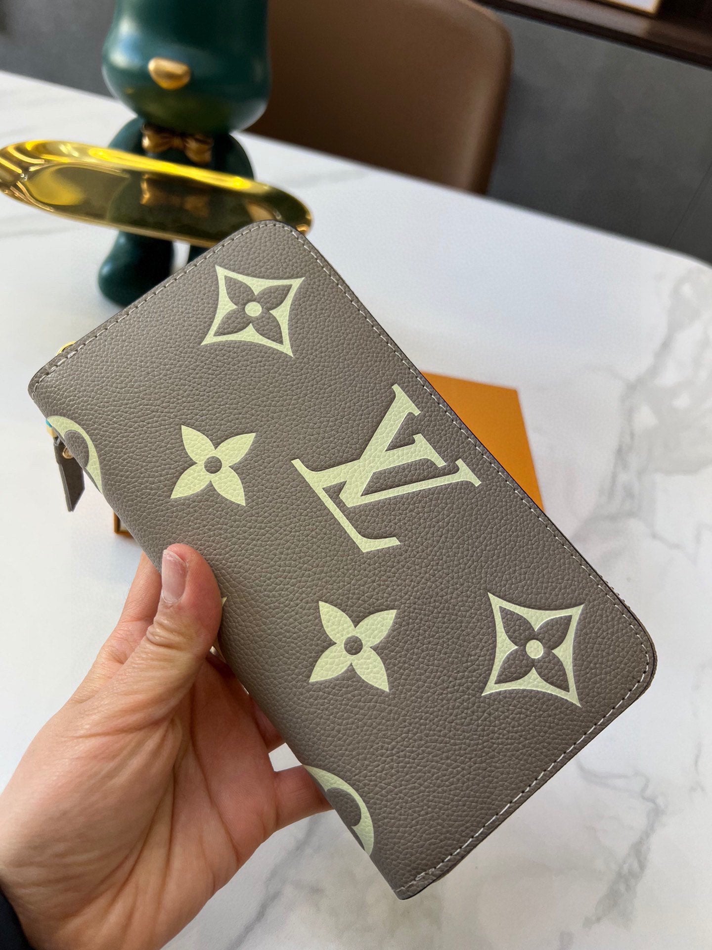 Louis new arrival zippy wallet size: 19.5 x 10.5 x 2.5 cm