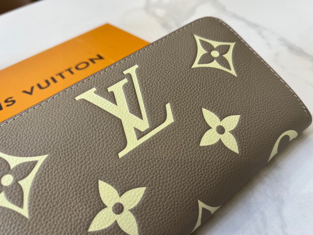 Louis new arrival zippy wallet size: 19.5 x 10.5 x 2.5 cm