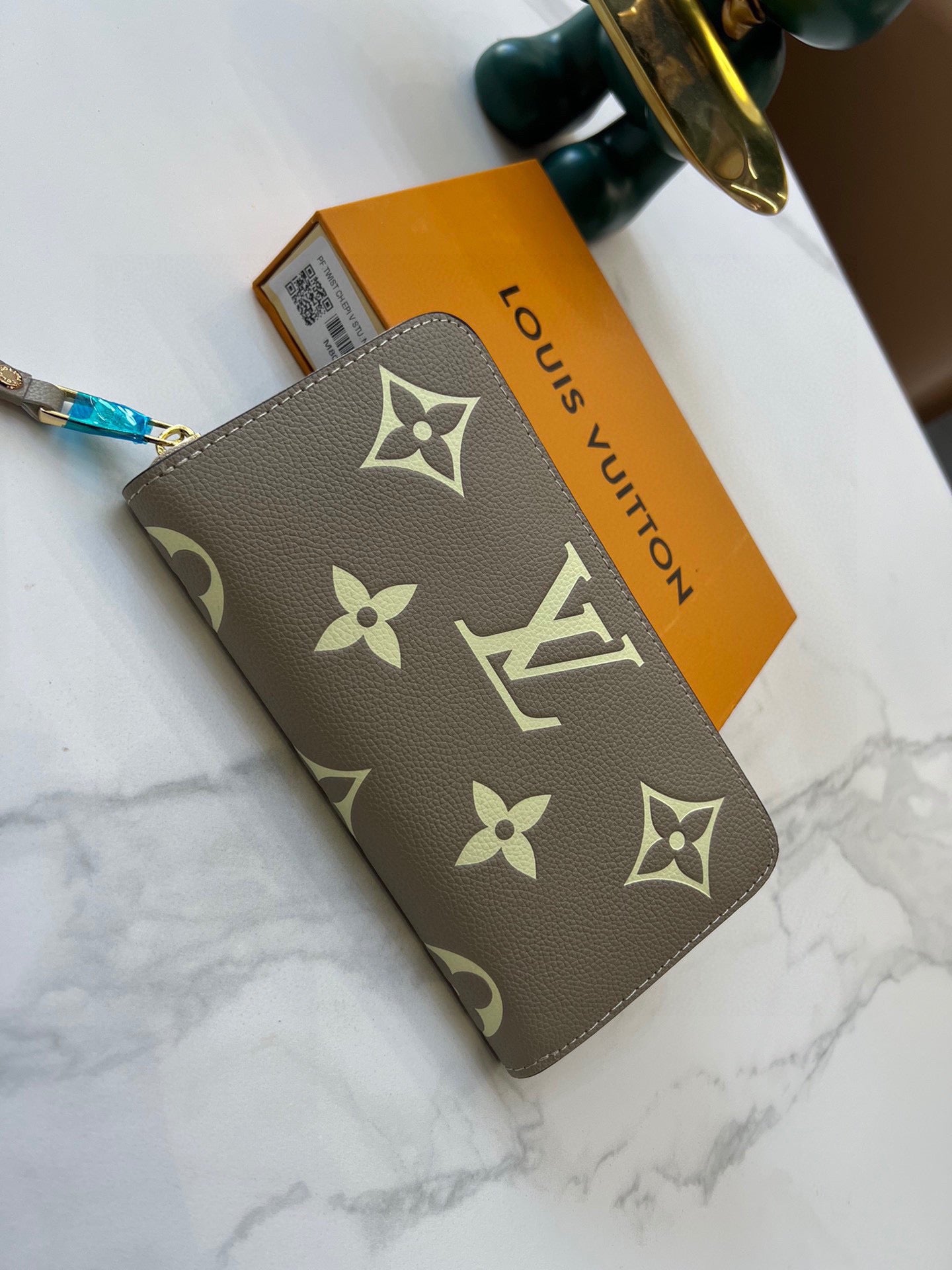 Louis new arrival zippy wallet size: 19.5 x 10.5 x 2.5 cm