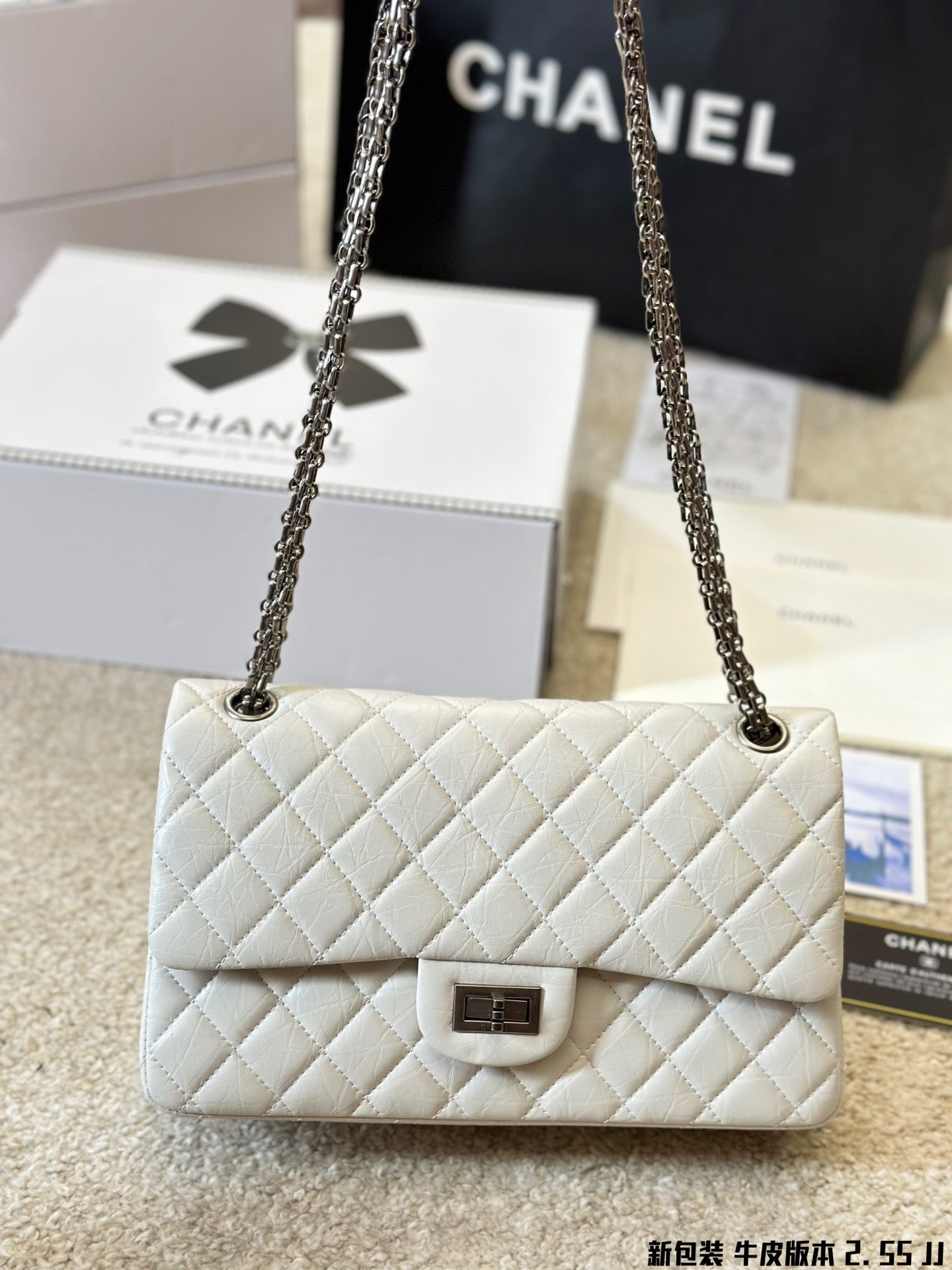 CC 2.55cfboy white bag size: 26 * 15cm