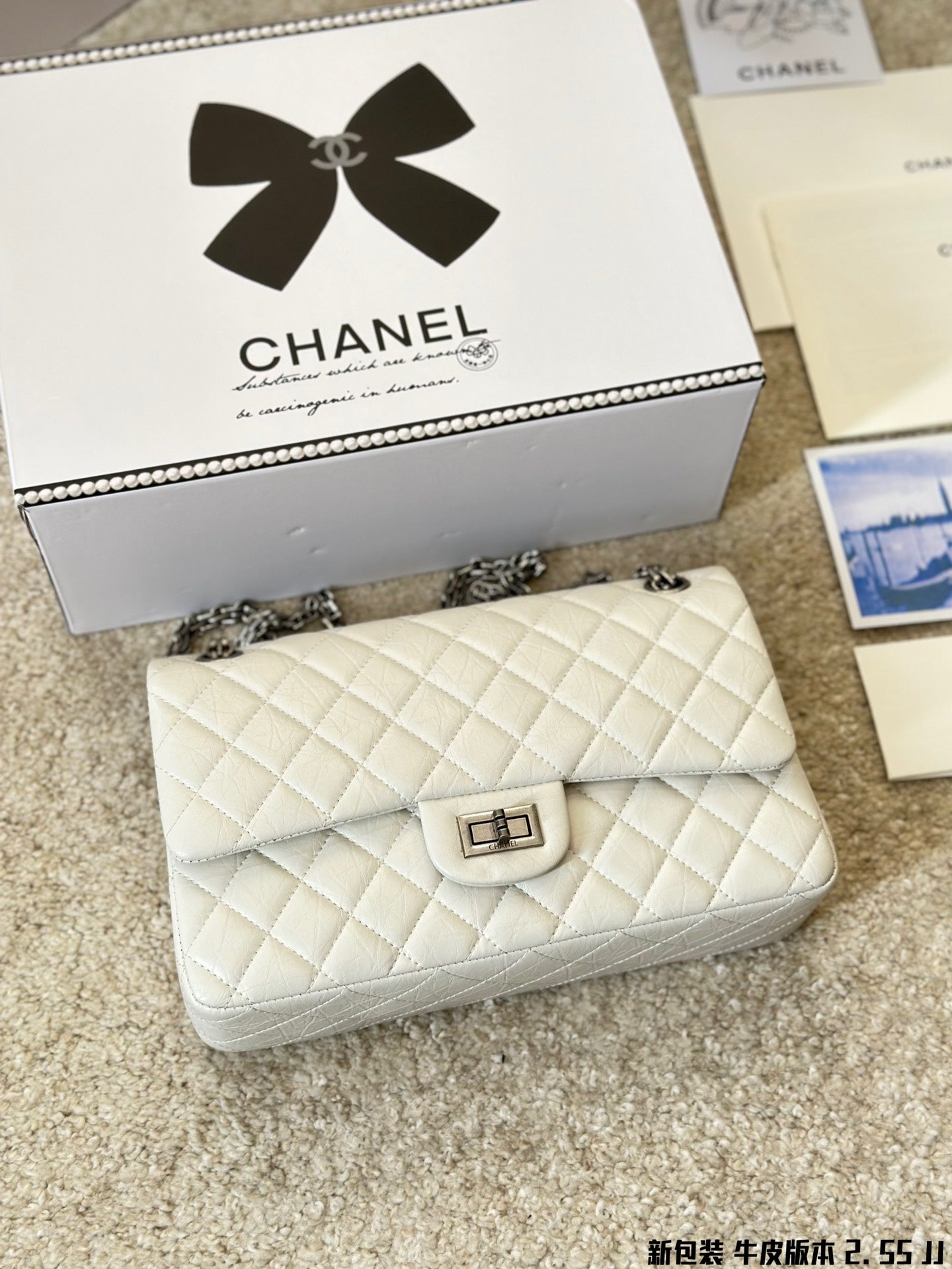CC 2.55cfboy white bag size: 26 * 15cm