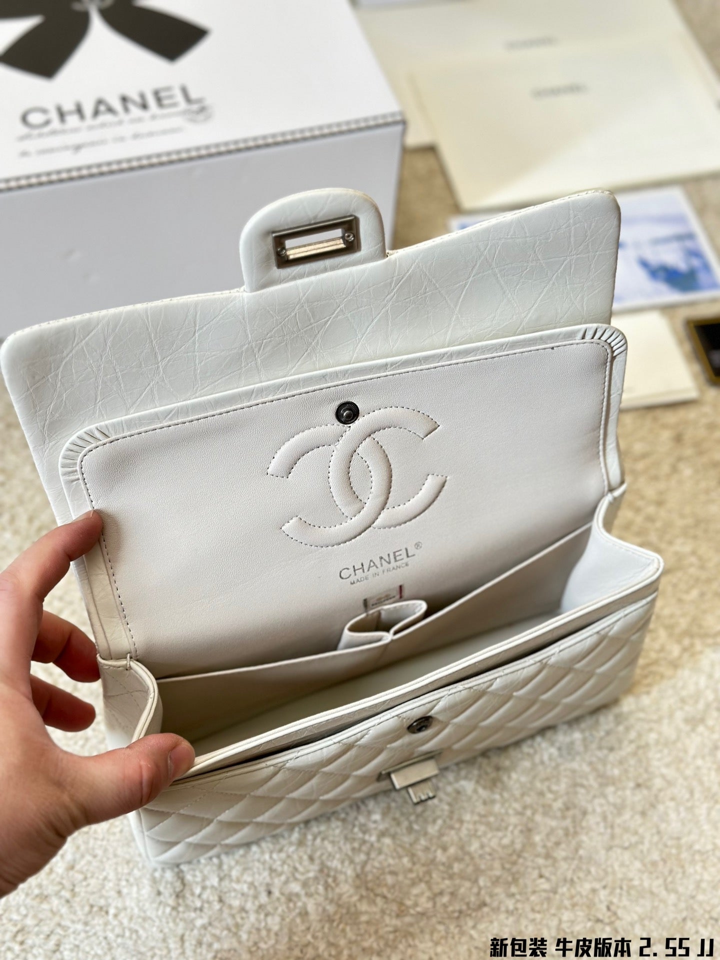 CC 2.55cfboy white bag size: 26 * 15cm