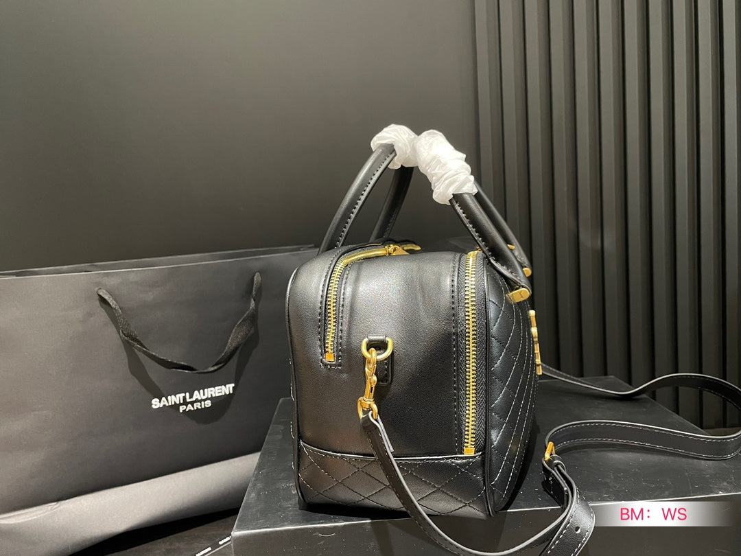 Y new arrival travel bag size: 30*17 cm