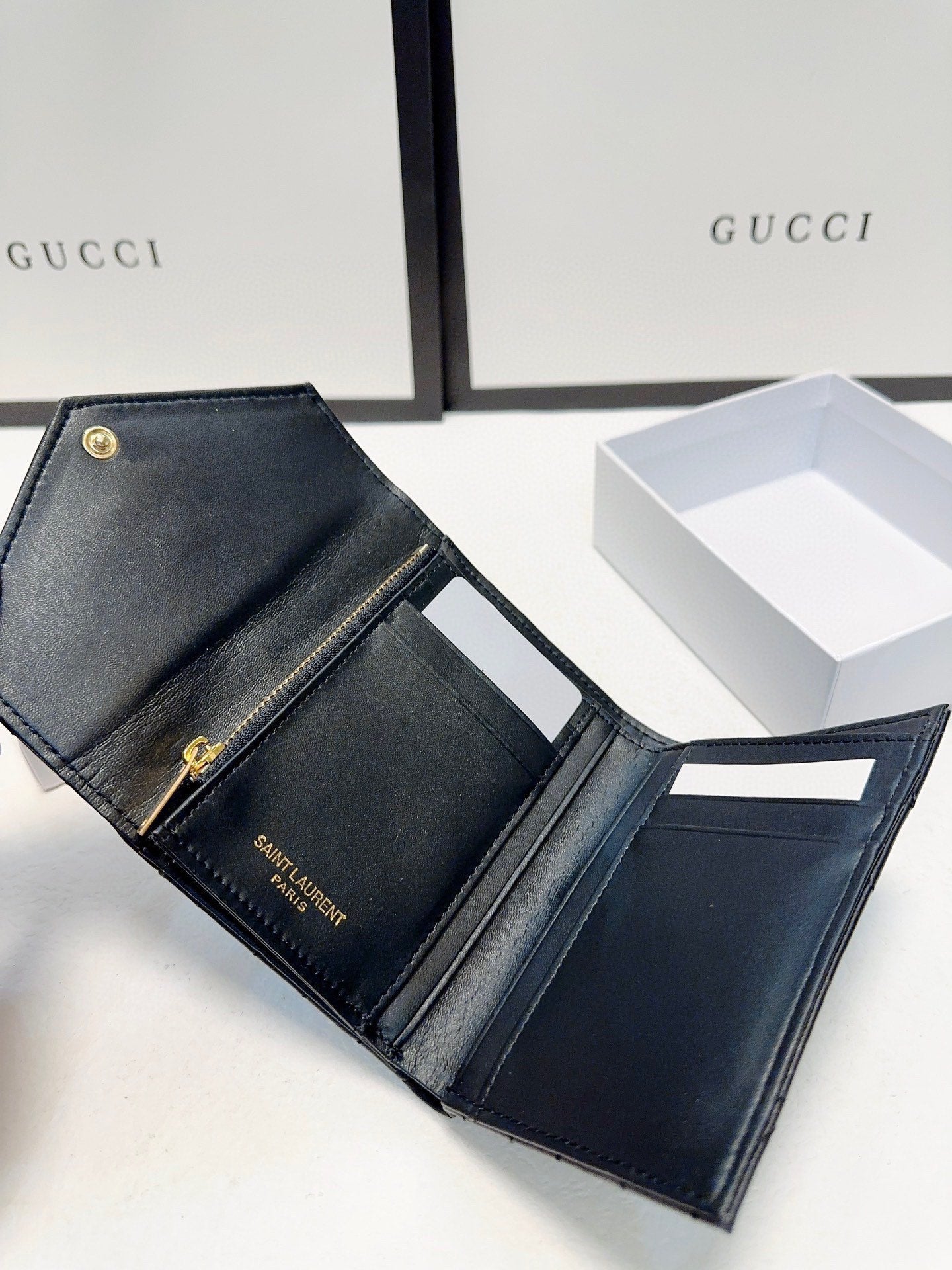 Y new arrival women wallet size: 10x9 cm