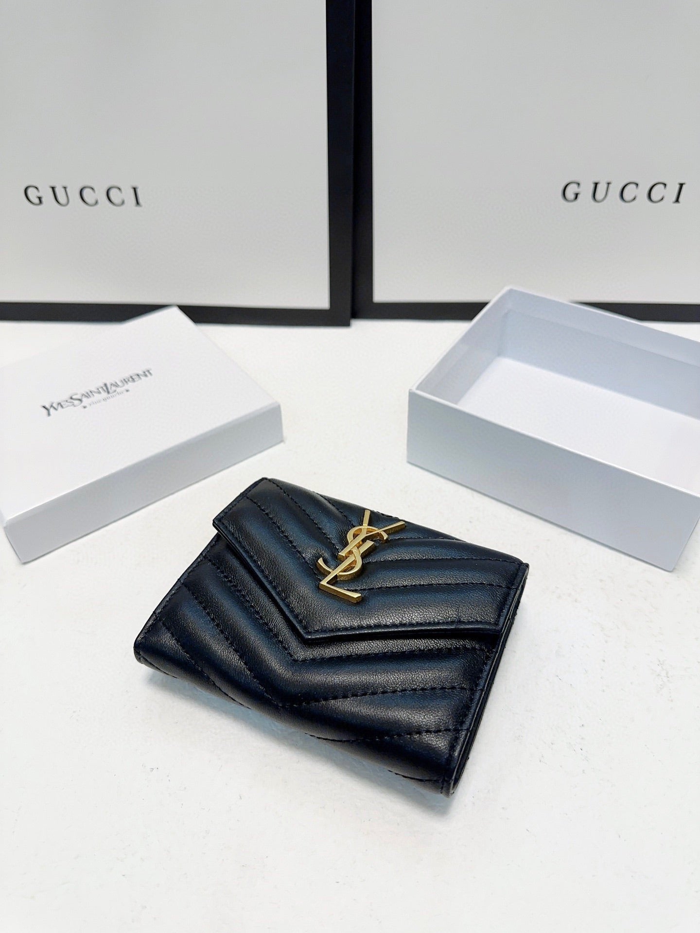 Y new arrival women wallet size: 10x9 cm