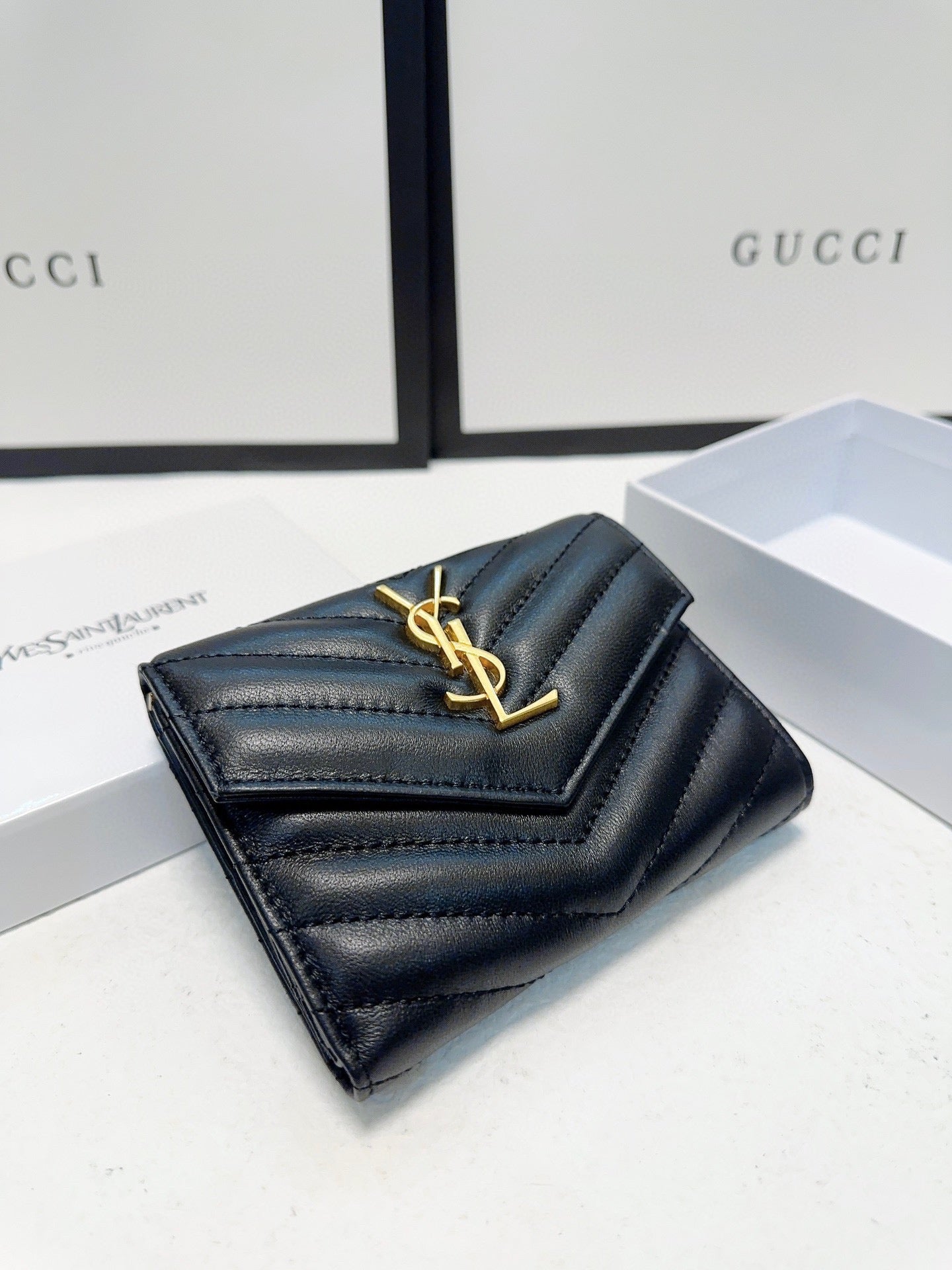 Y new arrival women wallet size: 10x9 cm