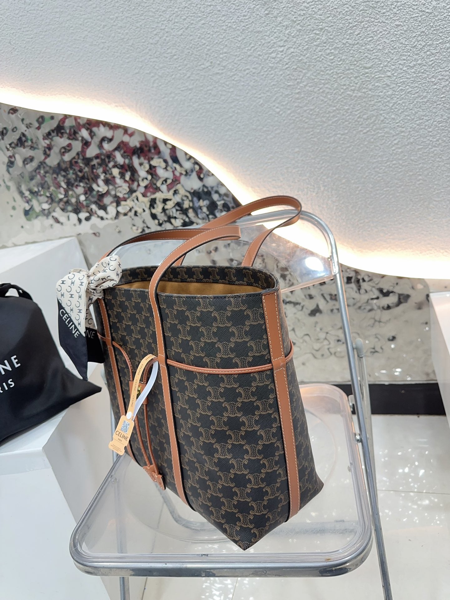 Ce TRIOMPHE tote bag size: 35-31-15 cm