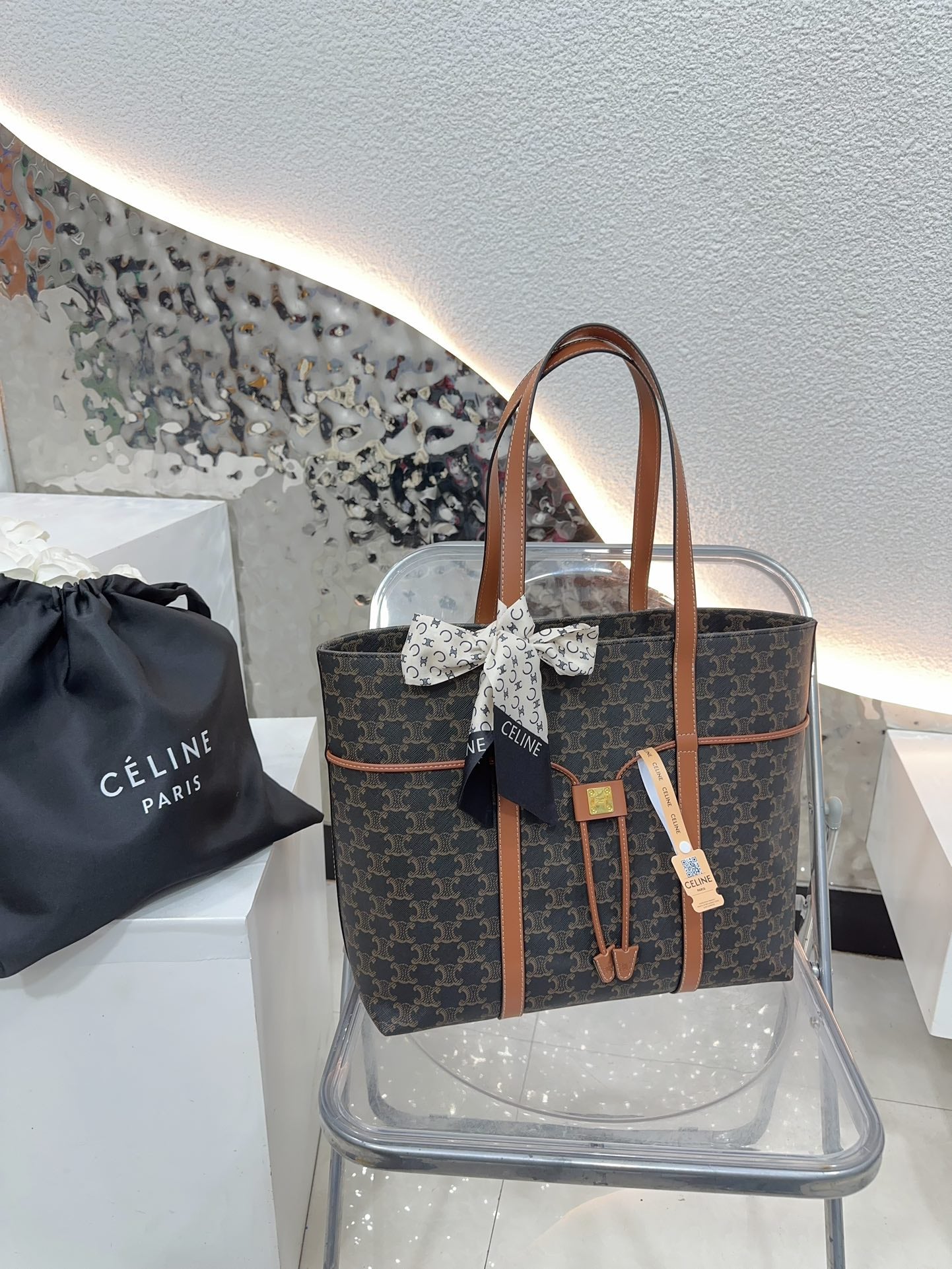 Ce TRIOMPHE tote bag size: 35-31-15 cm