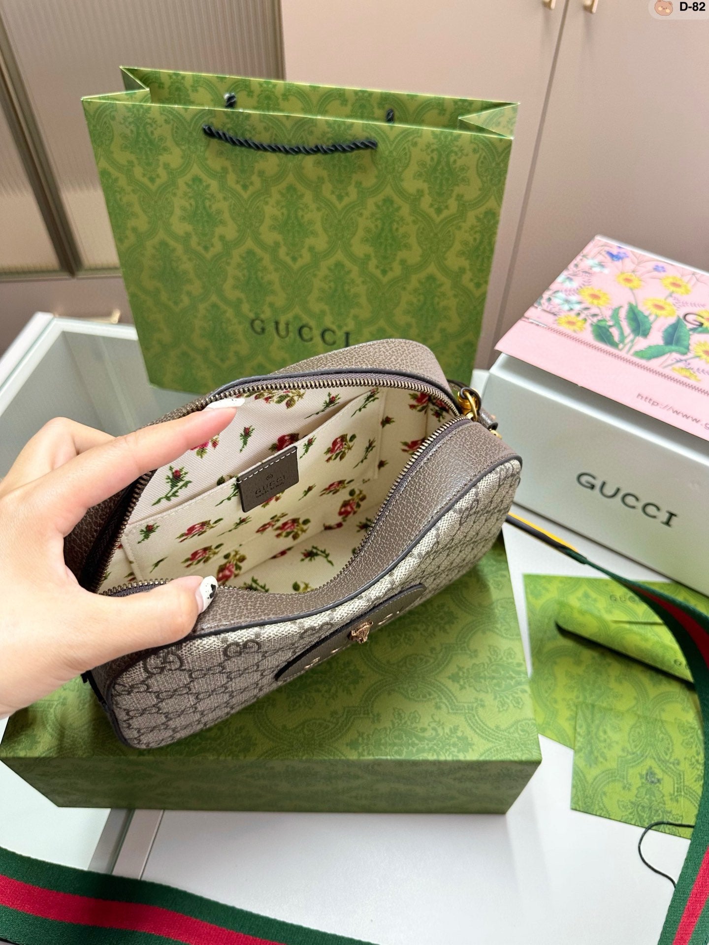 GG Marmont camera bag size: 22*8*15 cm