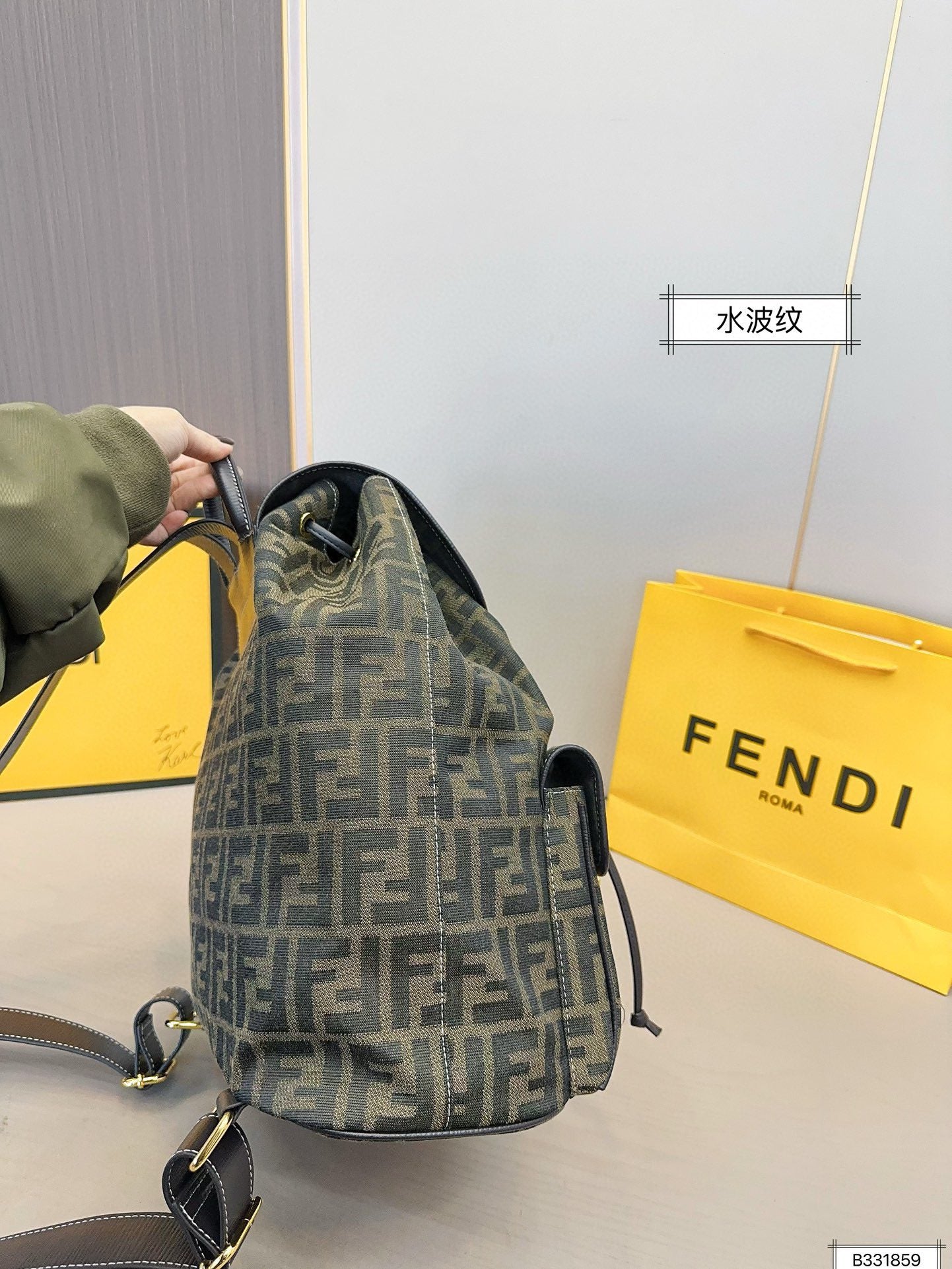 Fen new arrival backpack size: 31*35 cm