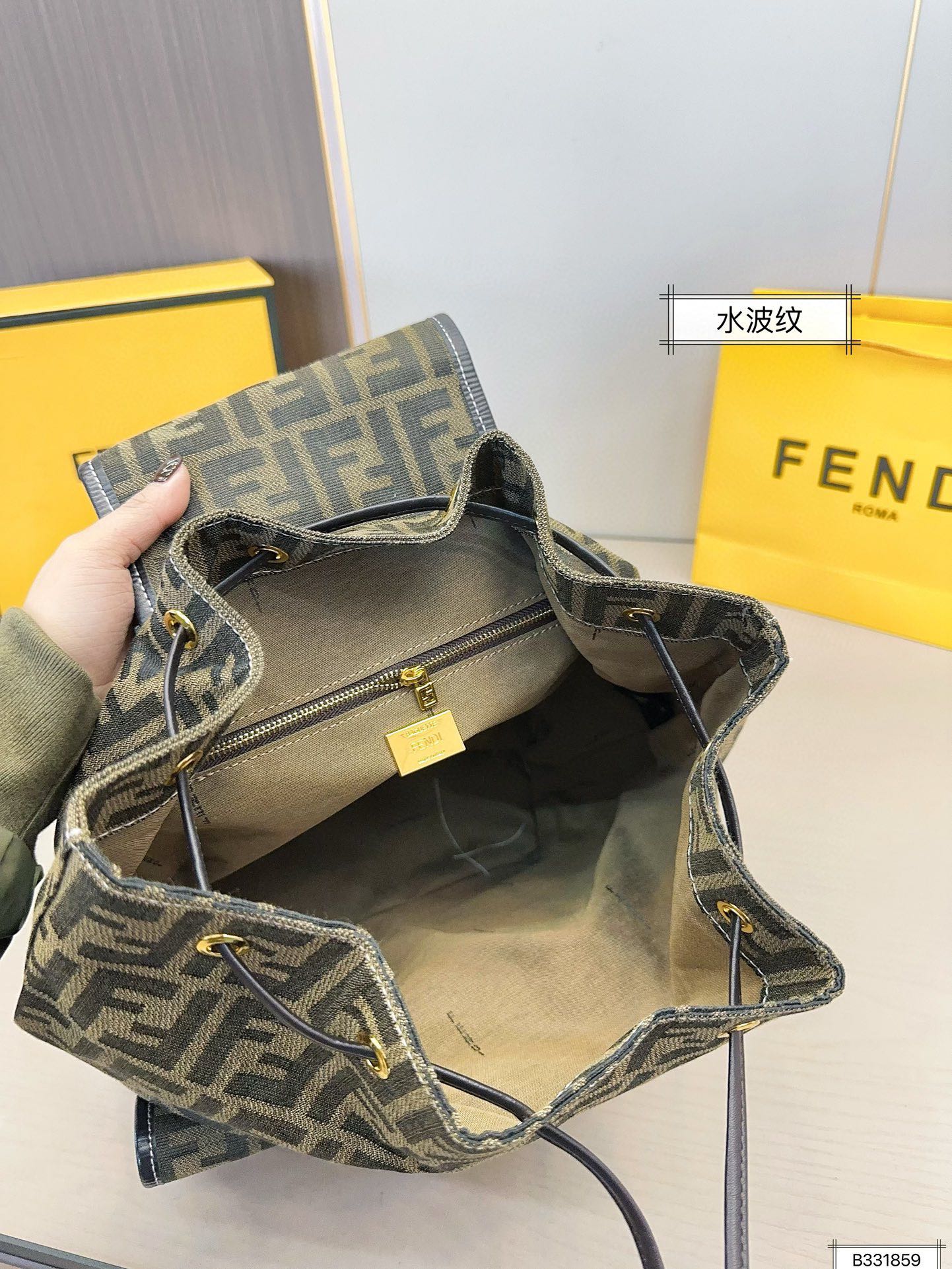 Fen new arrival backpack size: 31*35 cm