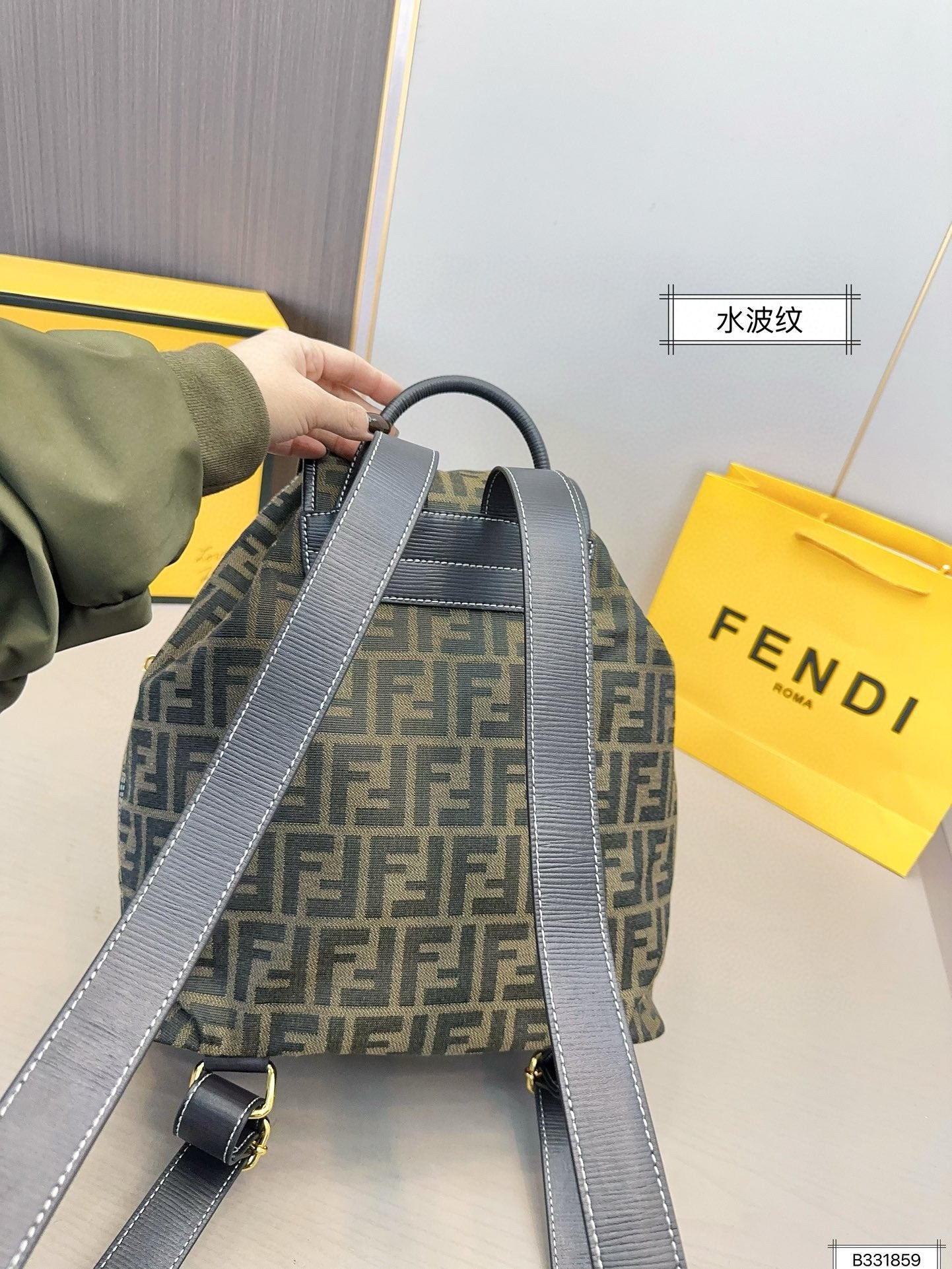 Fen new arrival backpack size: 31*35 cm