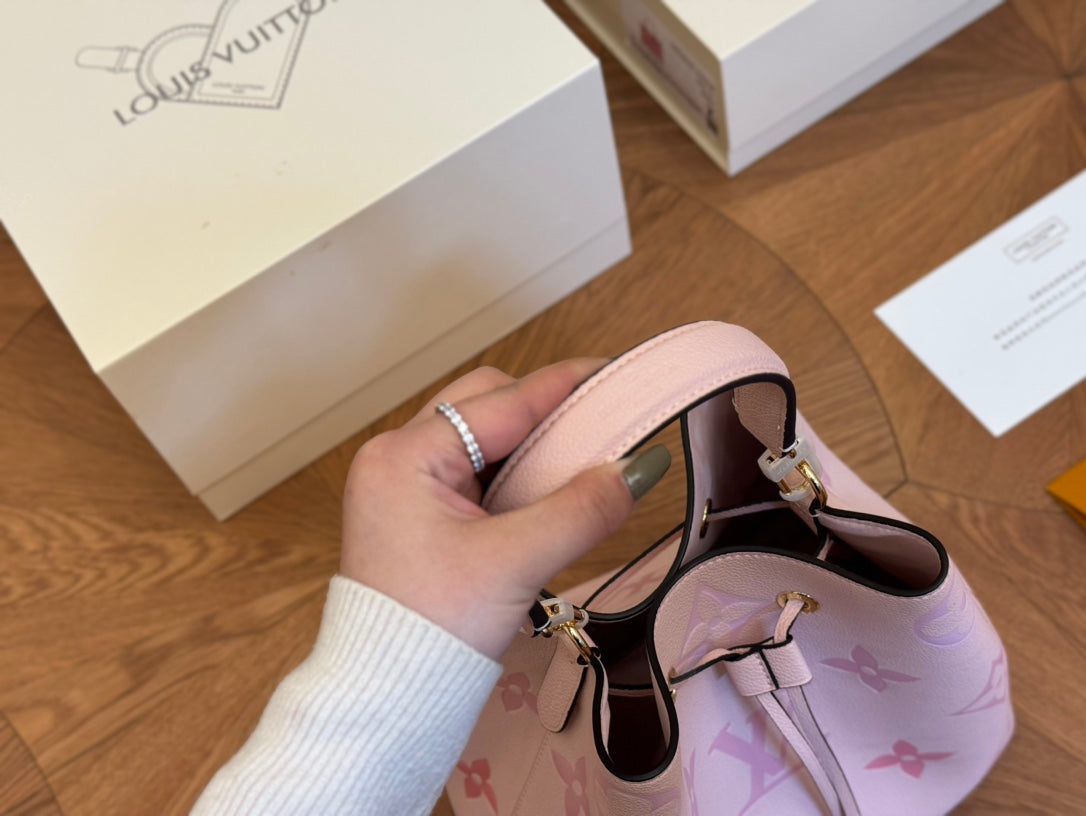 Louis new arrival bucket bag size: 26cm