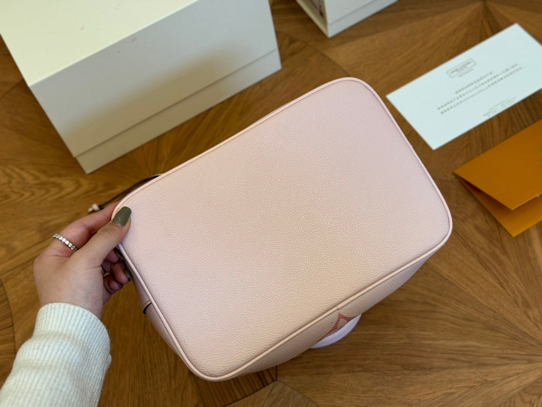 Louis new arrival bucket bag size: 26cm