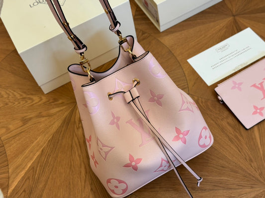 Louis new arrival bucket bag size: 26cm