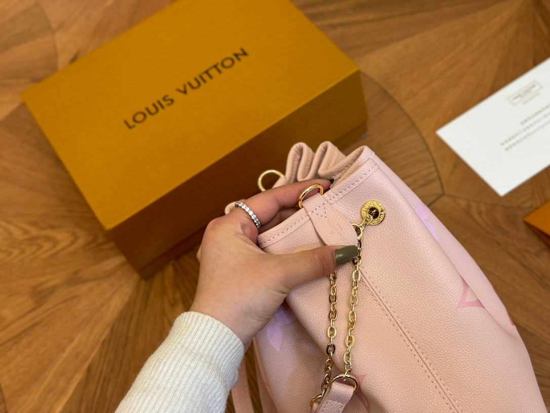 Louis new arrival summer bucket bag size: 29*22cm