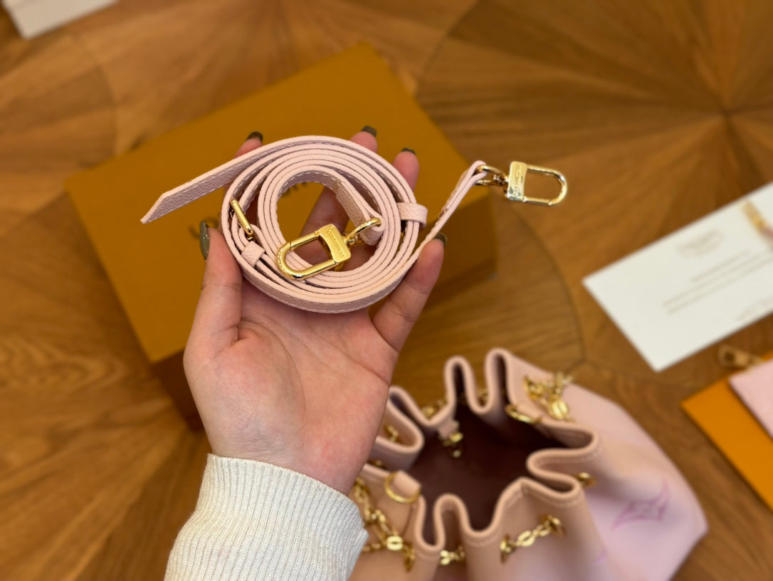 Louis new arrival summer bucket bag size: 29*22cm