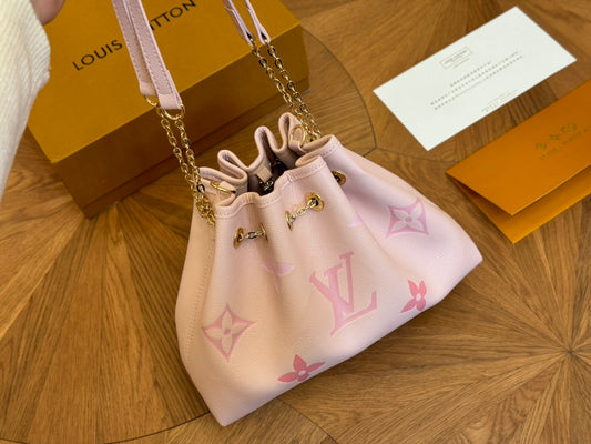 Louis new arrival summer bucket bag size: 29*22cm