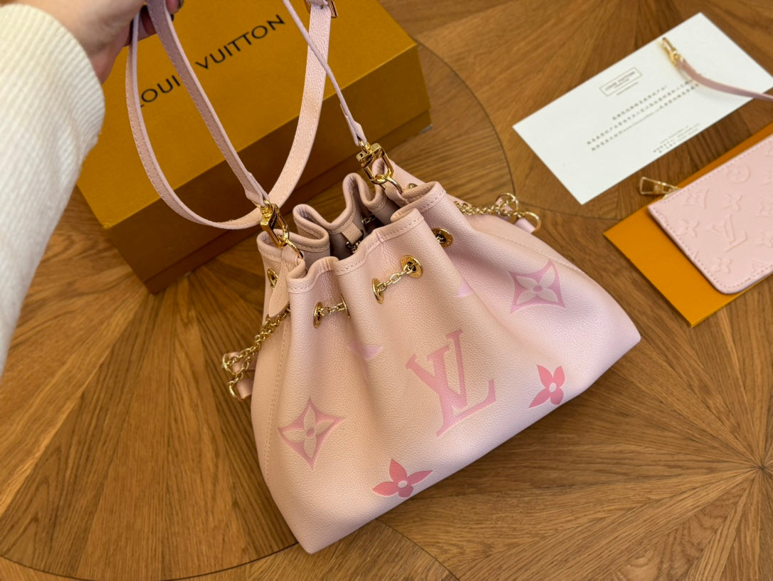 Louis new arrival summer bucket bag size: 29*22cm