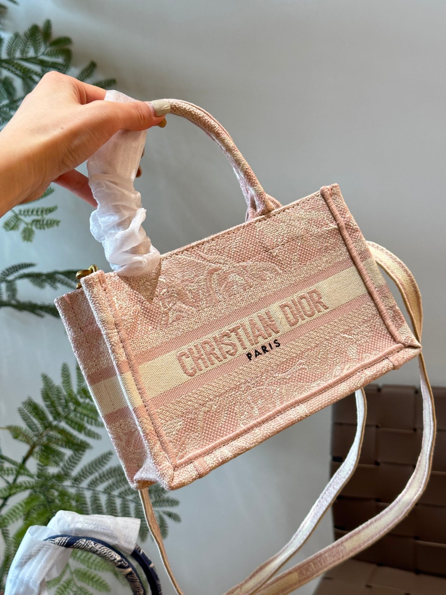 D mini tote bag size: 21.5x13x7.5cm