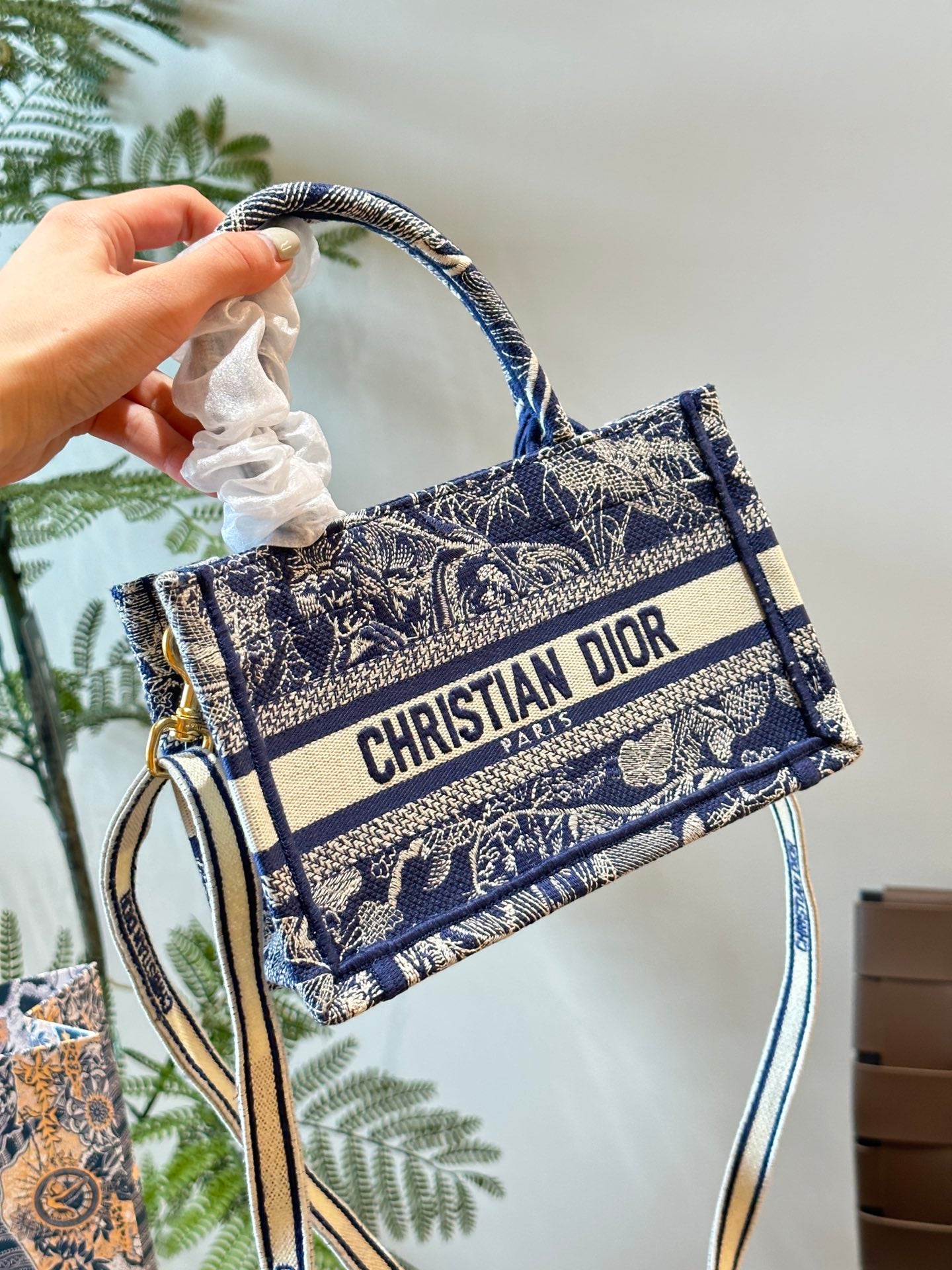 D mini tote bag size: 21.5x13x7.5cm