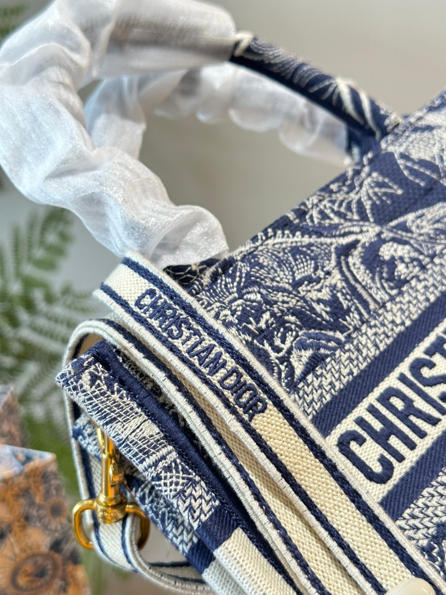 D mini tote bag size: 21.5x13x7.5cm