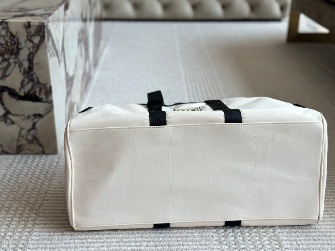 CC new arrival traval bag size: 50 *26cm