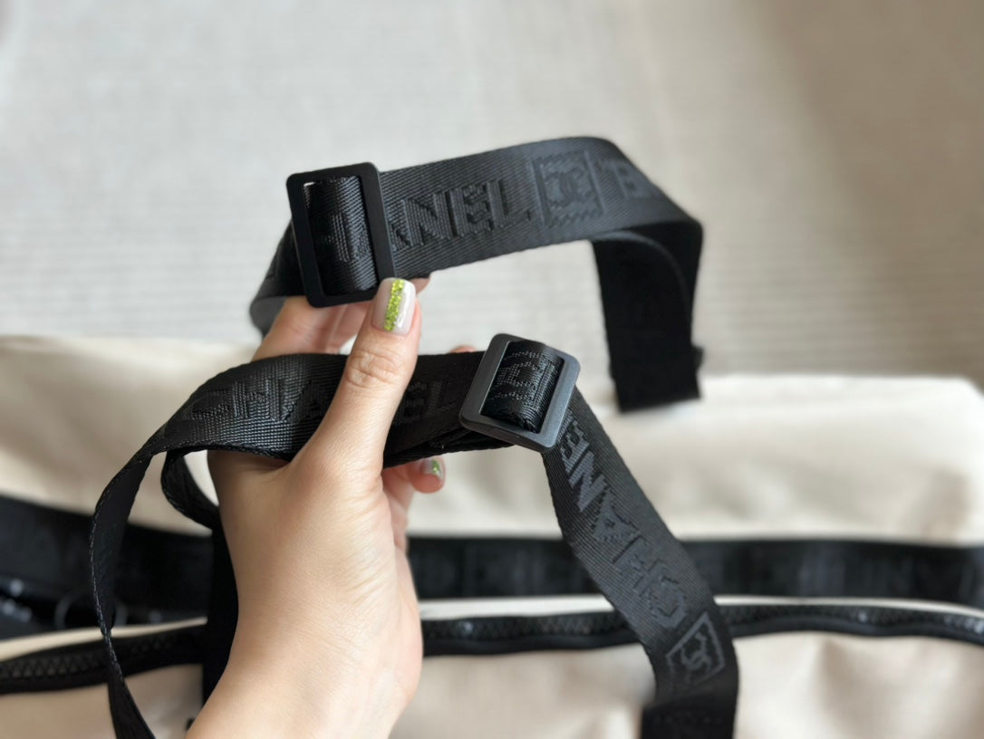 CC new arrival traval bag size: 50 *26cm