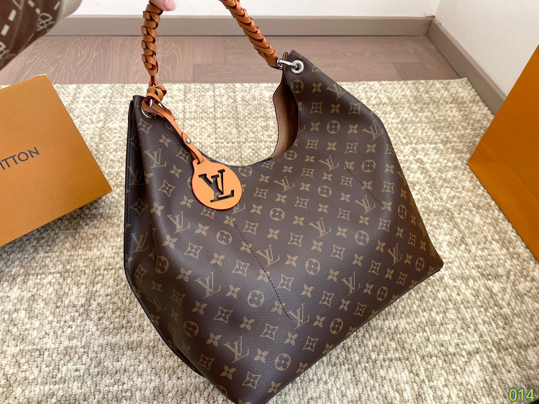 Louis new arrival tote bag size : 34 * 28 cm