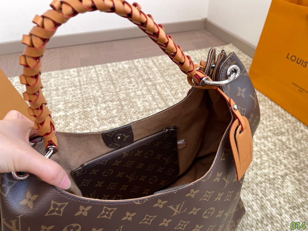 Louis new arrival tote bag size : 34 * 28 cm