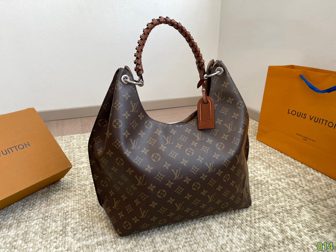 Louis new arrival tote bag size : 34 * 28 cm