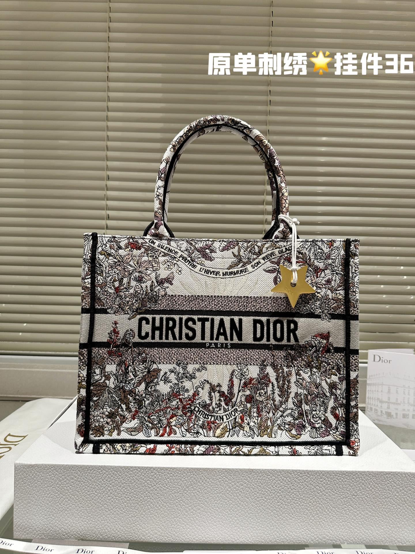 D book tote new arrival bag