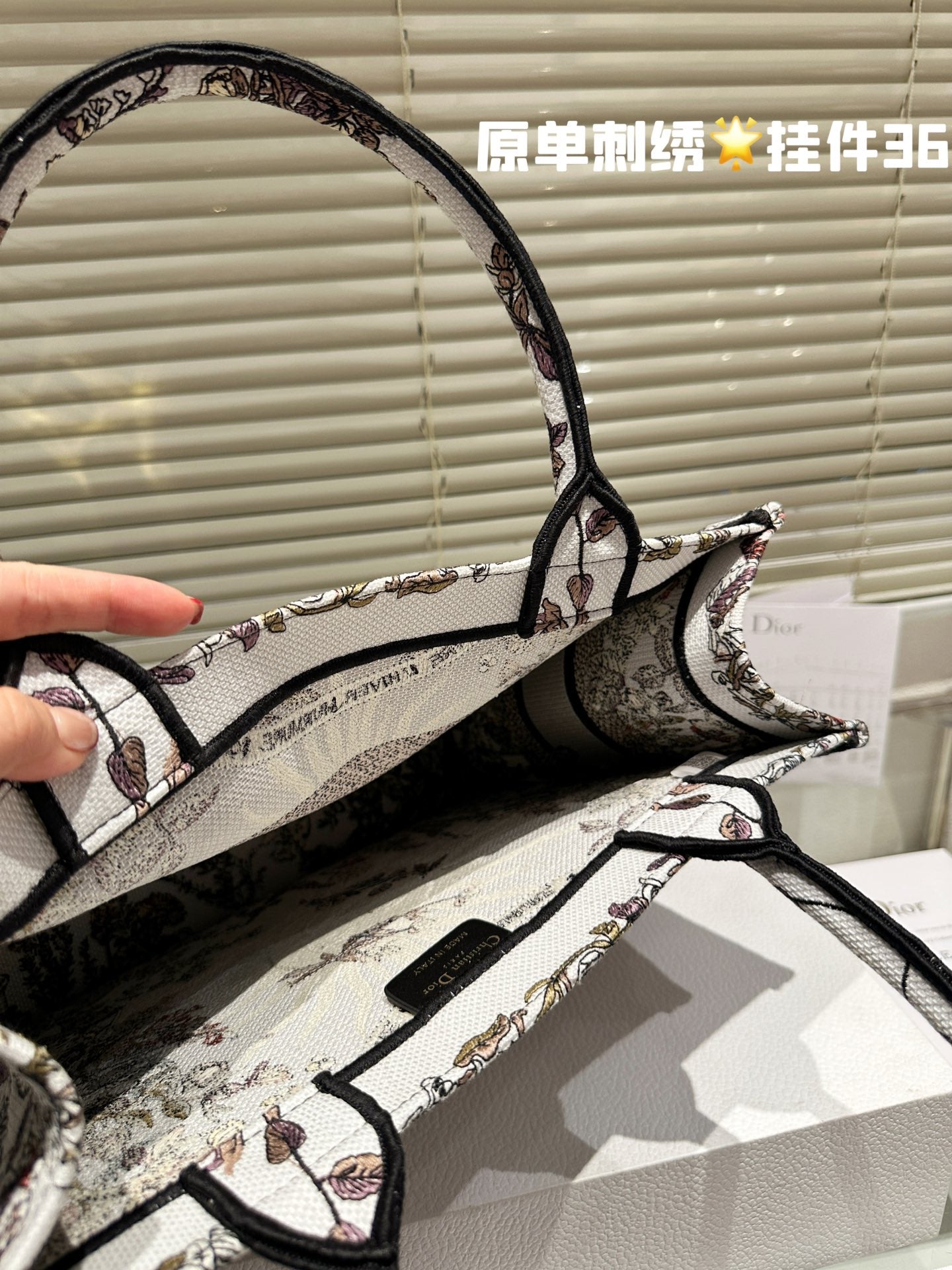 D book tote new arrival bag