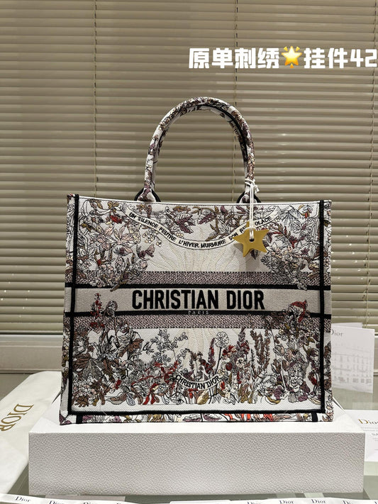 D book tote new arrival bag