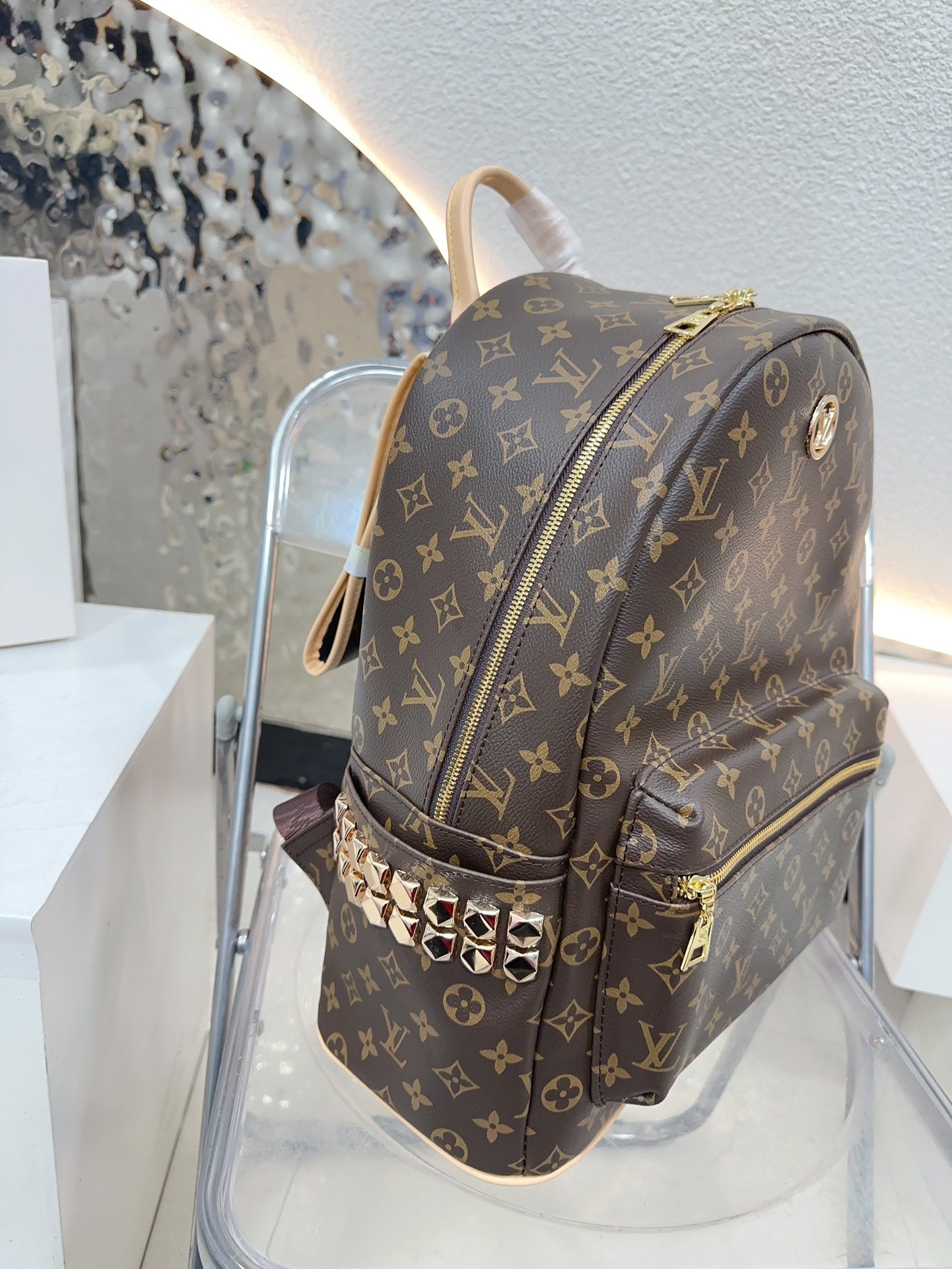 Louis new arrival backpack bag size: 33*41cm