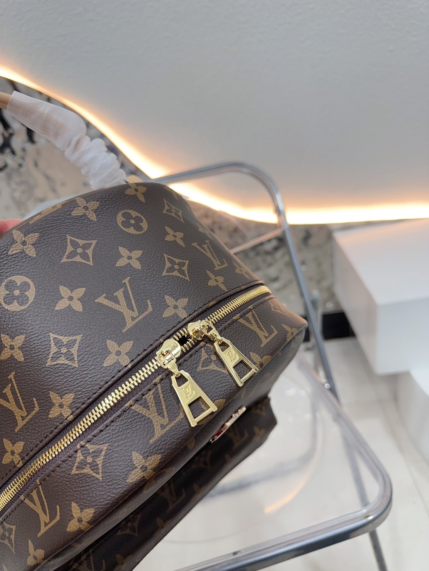 Louis new arrival backpack bag size: 33*41cm