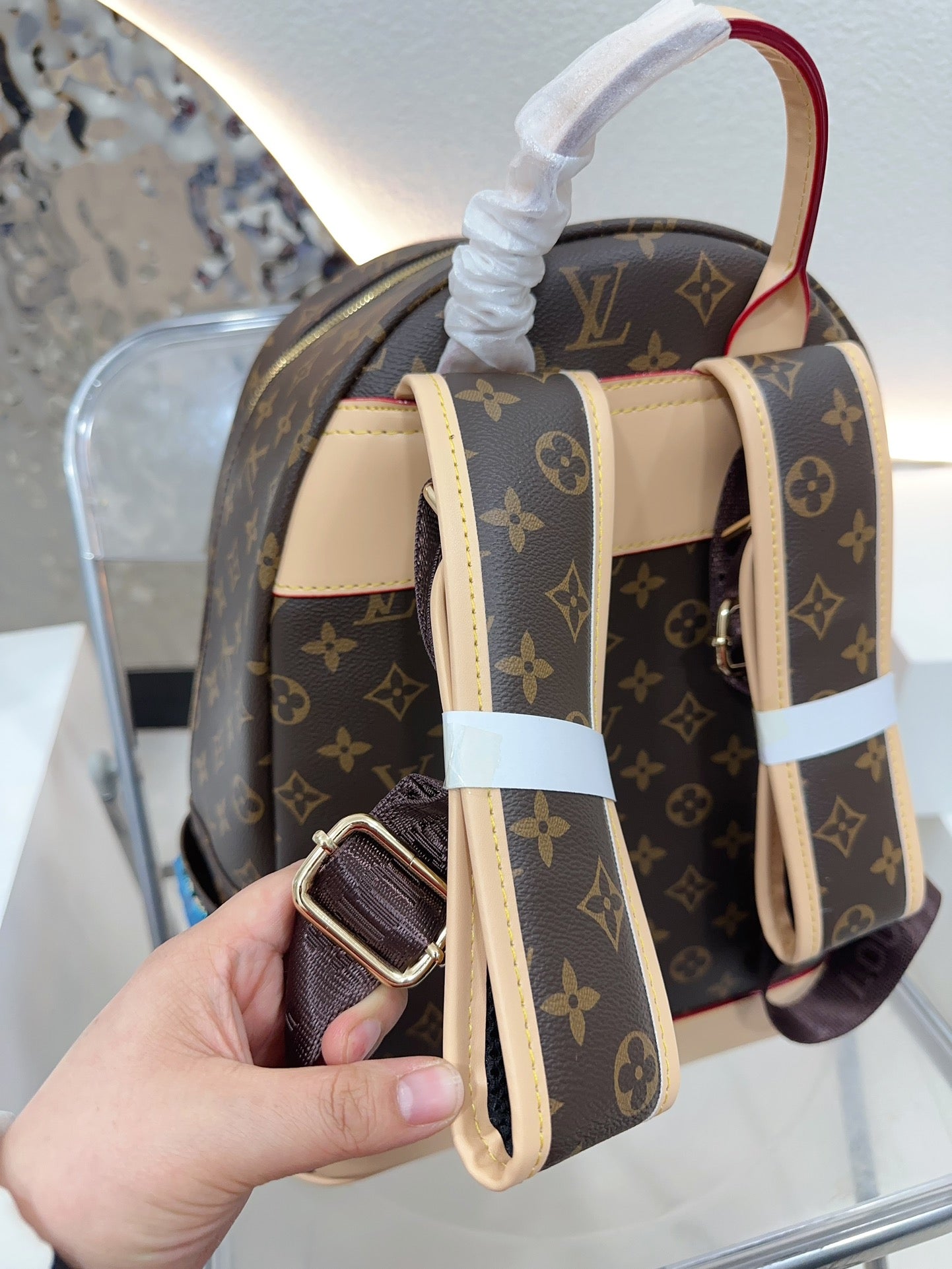 Louis new arrival backpack bag size: 33*41cm