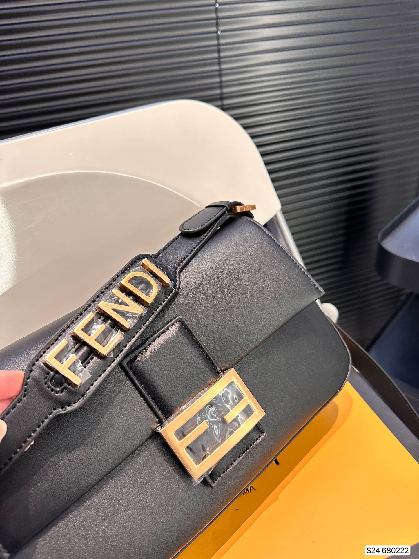 Fendi Baguette new arrival bag size: 28 * 17 cm