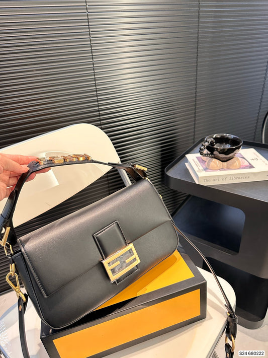 Fendi Baguette new arrival bag size: 28 * 17 cm