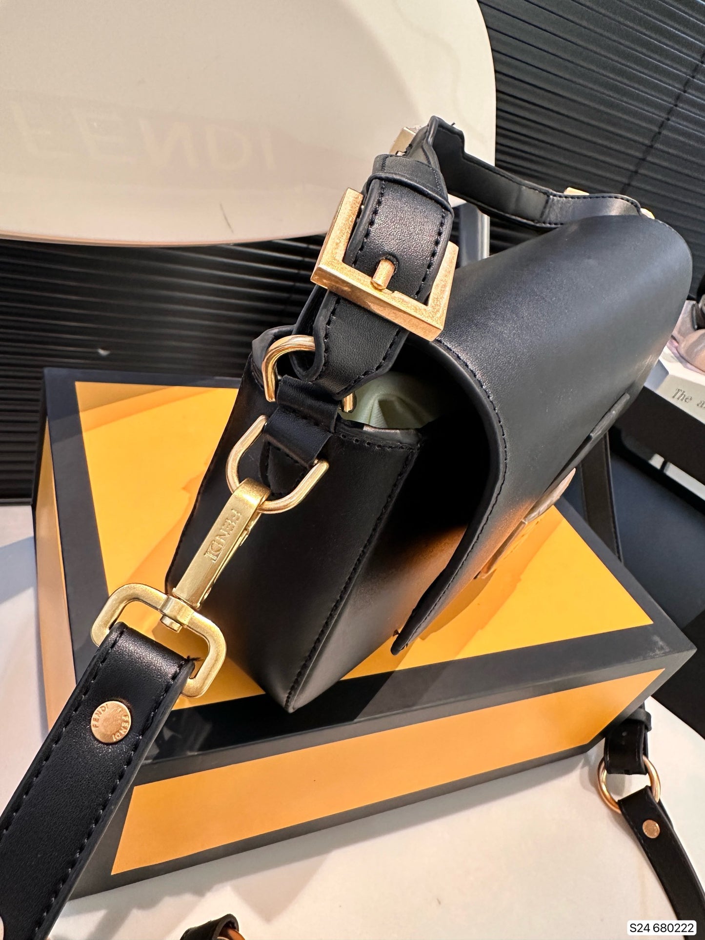 Fendi Baguette new arrival bag size: 28 * 17 cm